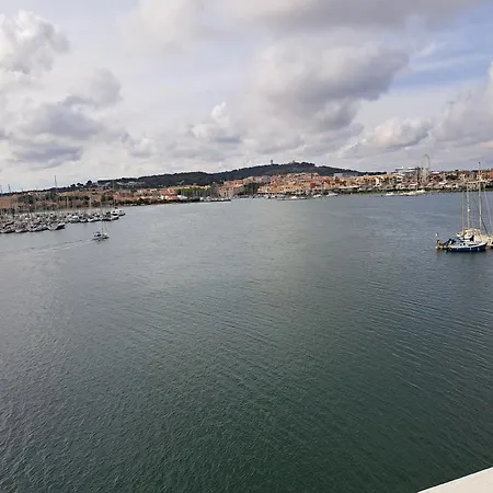 Apartment Petit Cocon Climatise, Vue Et Wifi